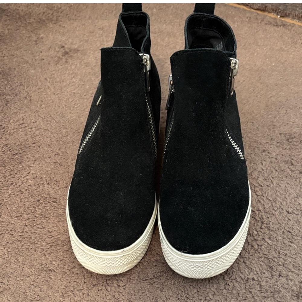 Steve Madden Black Wedge Sneakers size 9